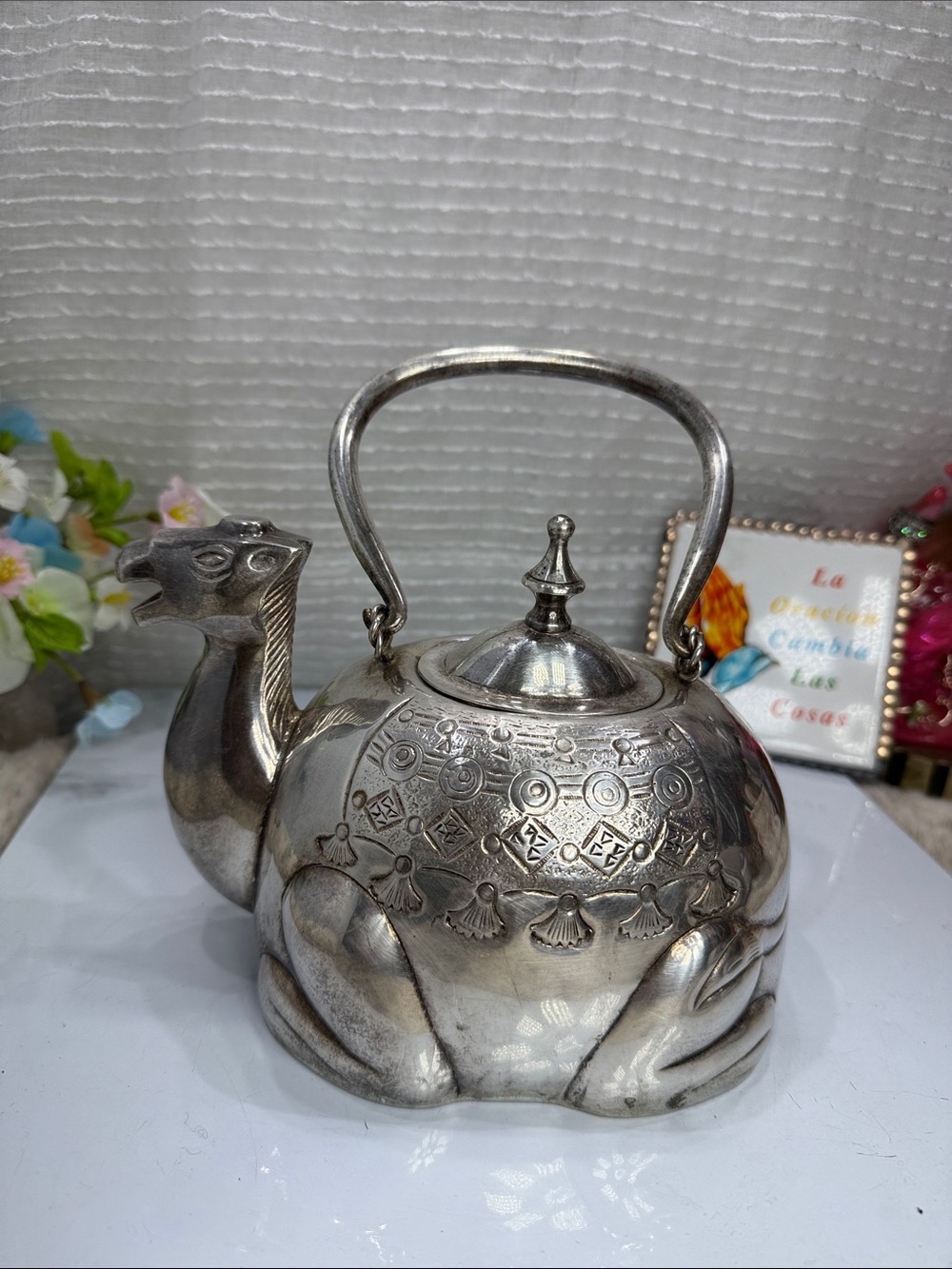 (O1)Vintage MINT silver kitsch camel-shaped teapot with fringed saddle,Pottery